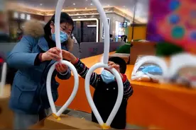 快递盒变成“未来环保汽车”？来看看孩子们天马行空的创意图片