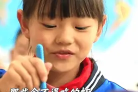 一句“留给俺妈”戳中人心，“白发校长”和“留虾女孩”故事后续来了图片