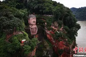 乐山大佛端坐千年背后：文保如“剥茧抽丝”科技为祛病“添翼”图片