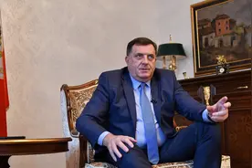 在欧洲火药桶，美国人26年前撮合出来的国家波黑濒临解体图片