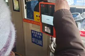 12月16日起，老年人在济宁刷身份证免费乘公交图片