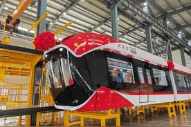 列车倒挂，有点科幻！国内首个磁浮空轨车——“兴国号”来了图片