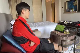 颜骏凌赛后习惯：泡壶清茶，复盘比赛图片