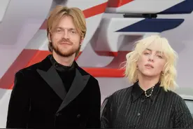 全球最火00后比莉·艾利什：少年和成人共存的最后时刻图片