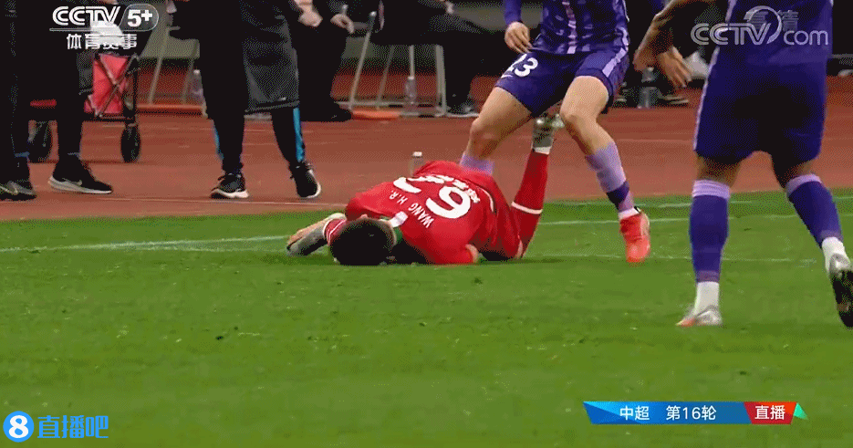 河南女老总朋友圈抱怨球队遭不公对待：河南9人vs重庆11人+裁判组图片