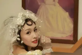 25年后，当女儿穿上妈妈的婚纱……图片