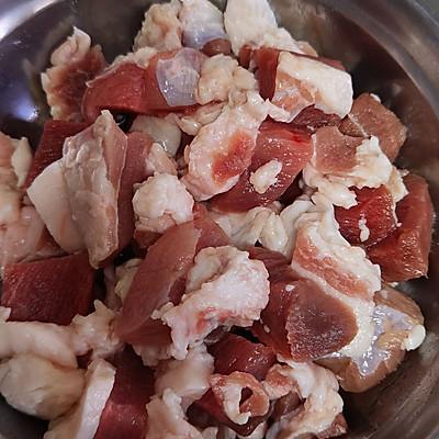 这道家常菜红烧肉炖土豆，小白也能变大厨