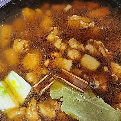 这道家常菜红烧肉炖土豆，小白也能变大厨