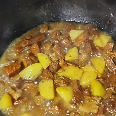 这道家常菜红烧肉炖土豆，小白也能变大厨