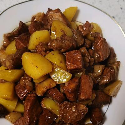 这道家常菜红烧肉炖土豆，小白也能变大厨