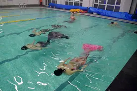 长春：美人鱼课程悄然流行图片