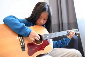 14岁音乐少女追寻音乐梦 先学好文化才能写出好歌图片