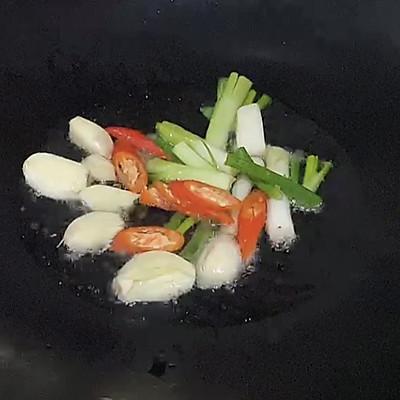 #暖冬酱在手，嗨吃部队锅#辣炒海虹