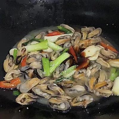 #暖冬酱在手，嗨吃部队锅#辣炒海虹