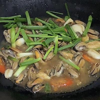 #暖冬酱在手，嗨吃部队锅#辣炒海虹
