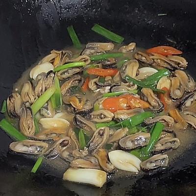 #暖冬酱在手，嗨吃部队锅#辣炒海虹