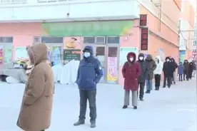 直击满洲里：零下40°C极寒下，医护戴塑胶手套采样，吃饭需“狼吞虎咽”图片