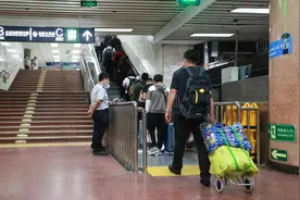 评论｜不提倡扶梯“左行右立”，讲文明更要讲科学图片