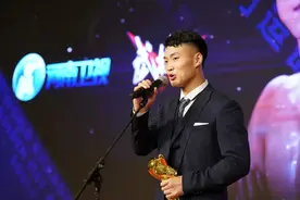 武林风18年｜被父亲拽回武校后，朱帅的时代渐渐来临图片