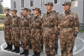 新兵一下连就上“战场”图片
