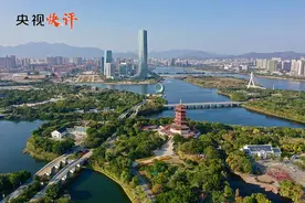 央视快评丨勇立潮头、勇毅前行图片