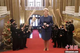 德国柏林选出二战后首位女性市长图片