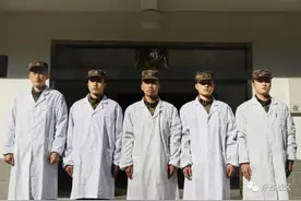 军中男“护士”，执证上岗啦图片