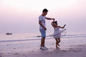 神仙爸爸！用一堆蔬菜水果做上百件手工，让8岁儿子戒掉手机，火上人民日报，看完我跪了……图片