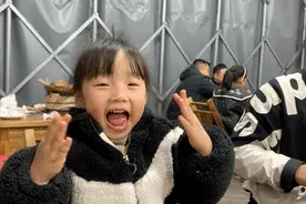 小火炉小板凳打边炉，氛围感拉满图片