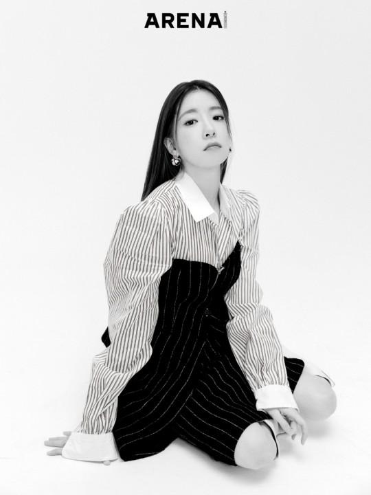 韩国女艺人郑仁善拍时装杂志写真秀出众美貌