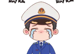 不能动弹！两女子外出游玩，不料双双深陷泥潭...图片