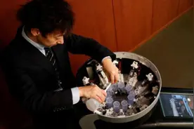 真·舔屏！日本教授开发仿味屏幕，消费者可尝甜酸苦辣视频封面