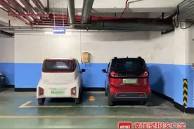 业主在小区买或租一个车位，能否同时停两辆车？律师解答……图片