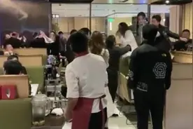 庆生、吵架、吃瓜…海底捞回应名场面：正协助警方处理图片