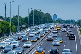 寒潮来袭，电动车又成“电动爹”！有车主凌晨4点起床抢充电桩图片