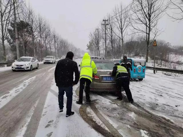 湖南大雪！湖南多条高速管制，部分航班取消，启动低温雨雪冰冻灾害Ⅲ级应急响应