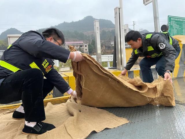 湖南大雪！湖南多条高速管制，部分航班取消，启动低温雨雪冰冻灾害Ⅲ级应急响应