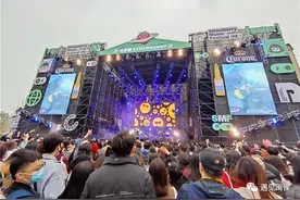 嗨翻全场！戳文，带你去草莓音乐节现场→图片