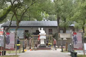 今天，海防官兵深情缅怀一代伟人毛主席图片