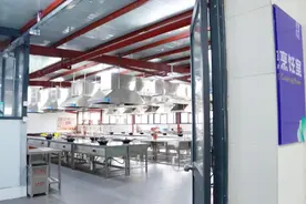 烹饪课成为这所学校必修课！学生也能挑起后厨“大梁”了图片