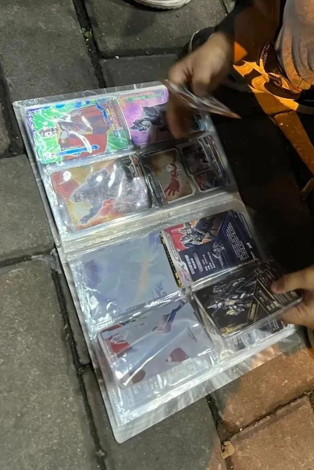 惊诧！这种小卡片风靡，有孩子已花好几千，你的孩子会买么？