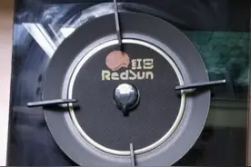 网购燃气灶，配件自己装！消费者：燃气公司都不敢动，我哪敢？「新闻三剑客」图片