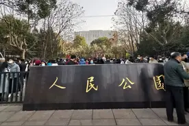上海的相亲角里，我看到了人间真实图片