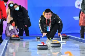 冰壶运动，看起来很优雅其实挺费神图片