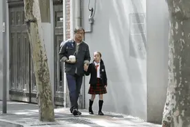 余亮：《爱情神话》，有意无意之间把“租界文艺”给续上了图片