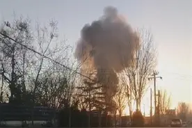 河北灵寿一工厂起火，居民称有疑似爆炸声，伤亡不明图片