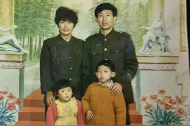 12岁儿子不慎走丢，27年后他在公安局一眼认出了妈妈……图片