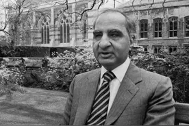 2021年逝去的世界文学大师图片