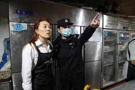 居民楼上“屡教不改”从窗口扔垃圾，这位上海民警出招治理图片