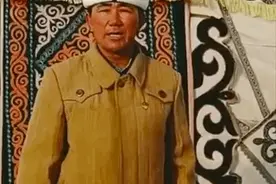 亮出党员徽章的牧民大叔，找到了图片